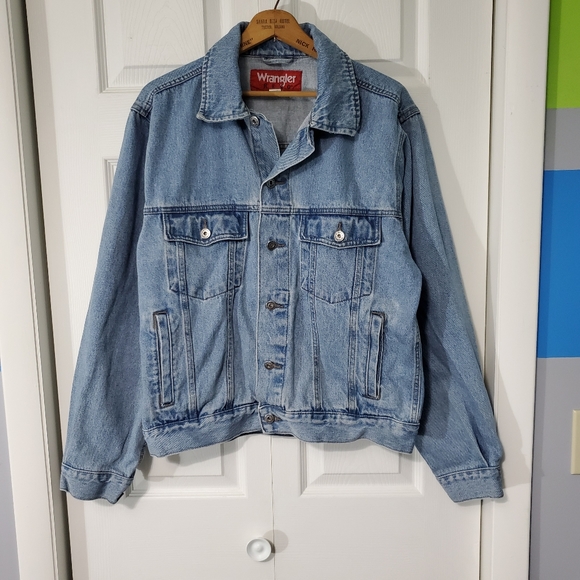 Wrangler Jackets & Blazers - Wrangler Hero Denim Trucker Jacket Sz M